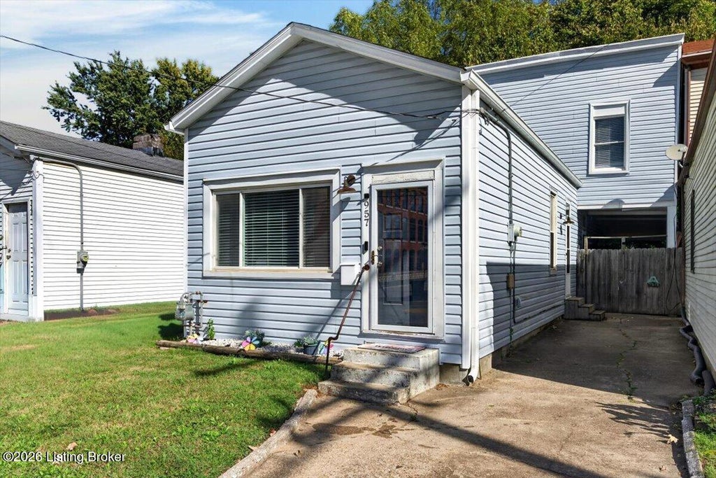 Photo of 957 Goss Ave, Louisville, KY 40217 (MLS # 1732310)