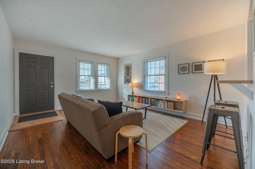 Photo of 807 Molter Ave, Louisville, KY 40217 (MLS # 1729677)