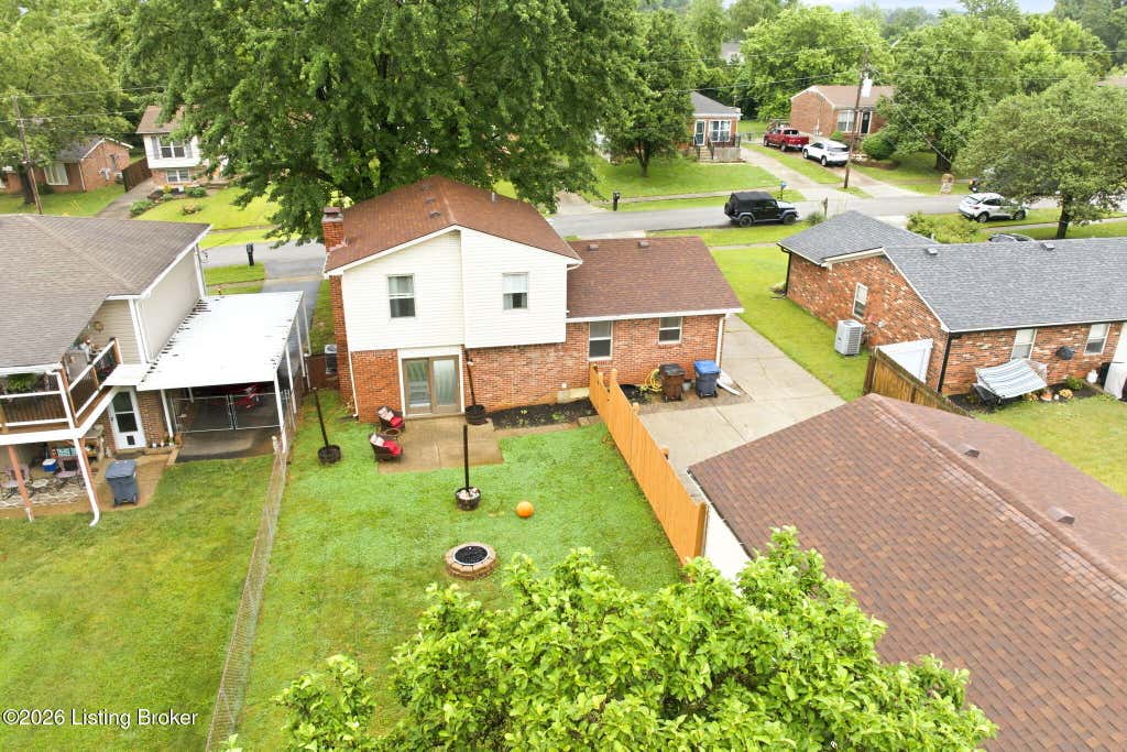 Photo of 10208 El Ventoso Ct, Louisville, KY 40291 (MLS # 1720016)
