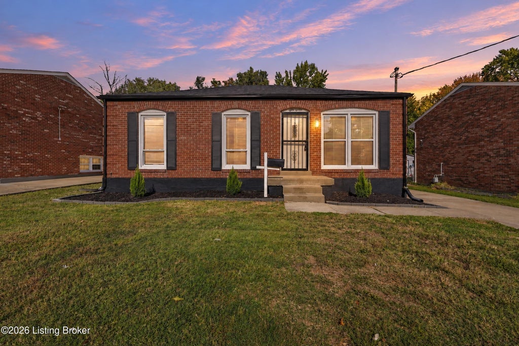 Photo of 815 Iroquois Ave, Louisville, KY 40214 (MLS # 1731934)