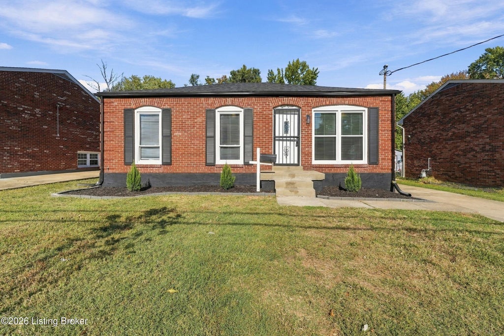 Photo of 815 Iroquois Ave, Louisville, KY 40214 (MLS # 1731934)