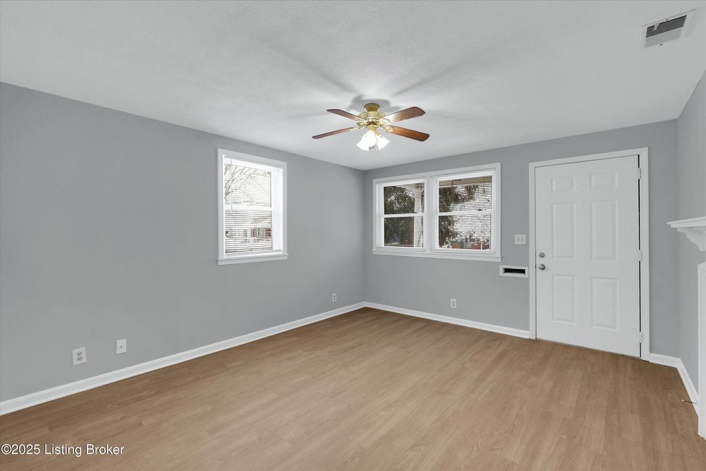 Photo of 1682 Trigg St, Louisville, KY 40213 (MLS # 1704603)