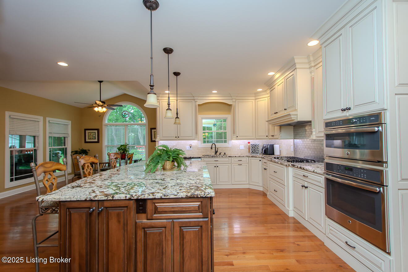 9200 Axminster Dr, Louisville, Kentucky image 25