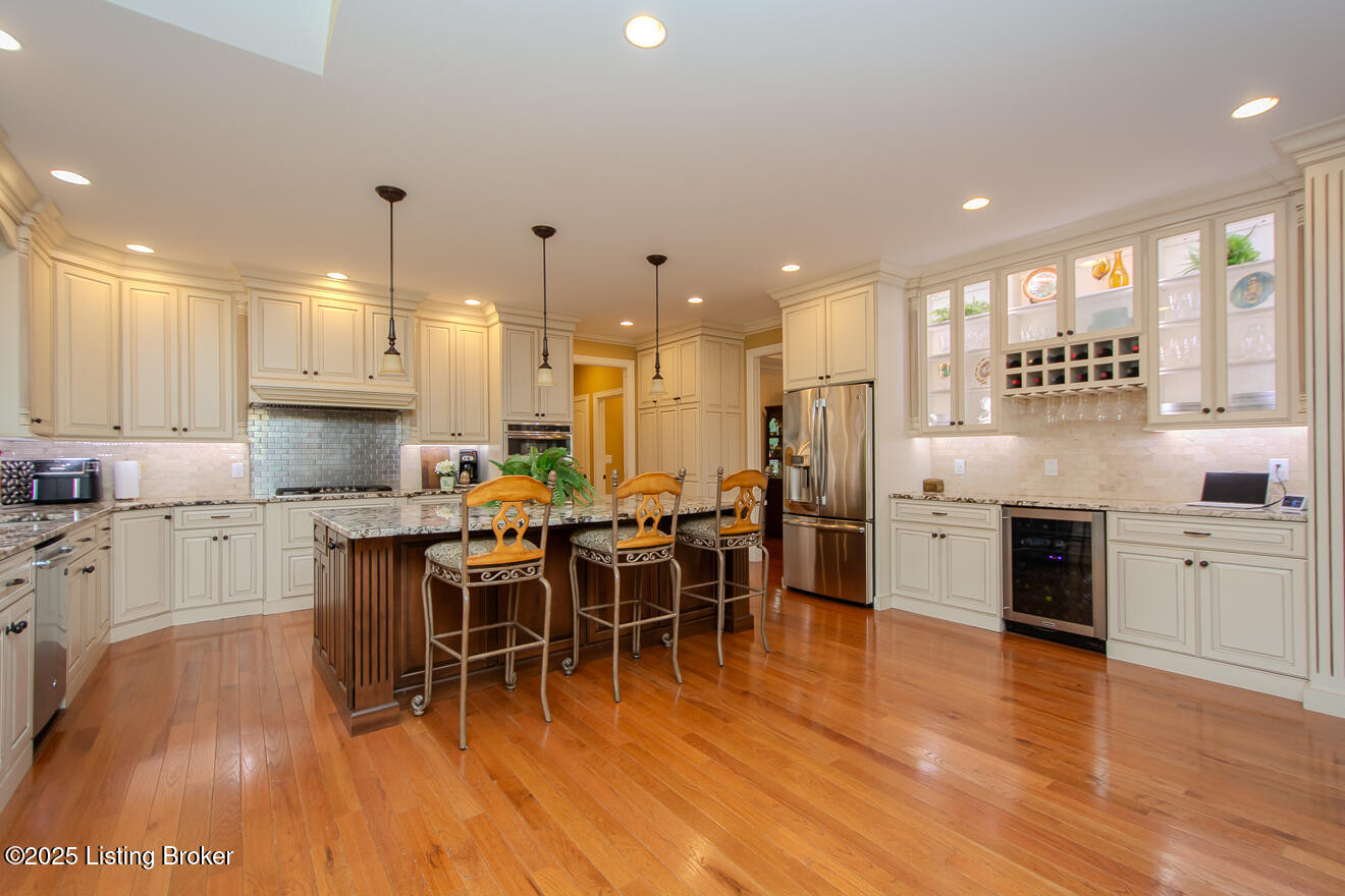 9200 Axminster Dr, Louisville, Kentucky image 24