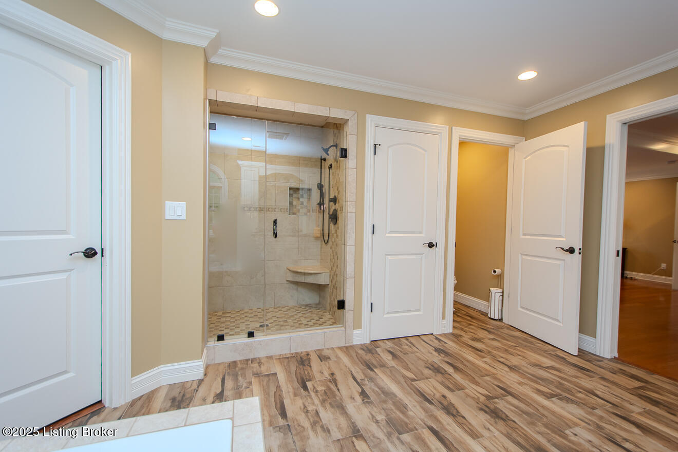9200 Axminster Dr, Louisville, Kentucky image 49