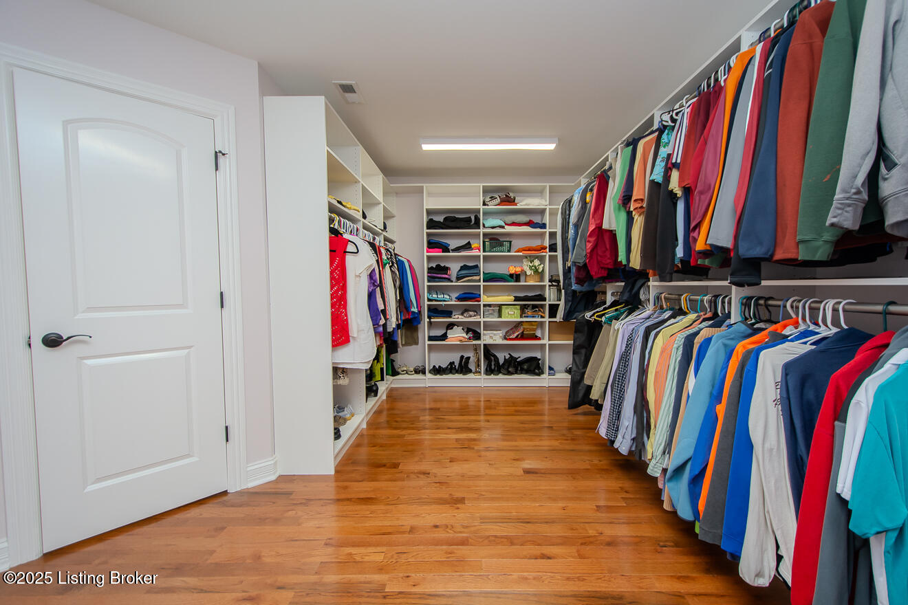 9200 Axminster Dr, Louisville, Kentucky image 50