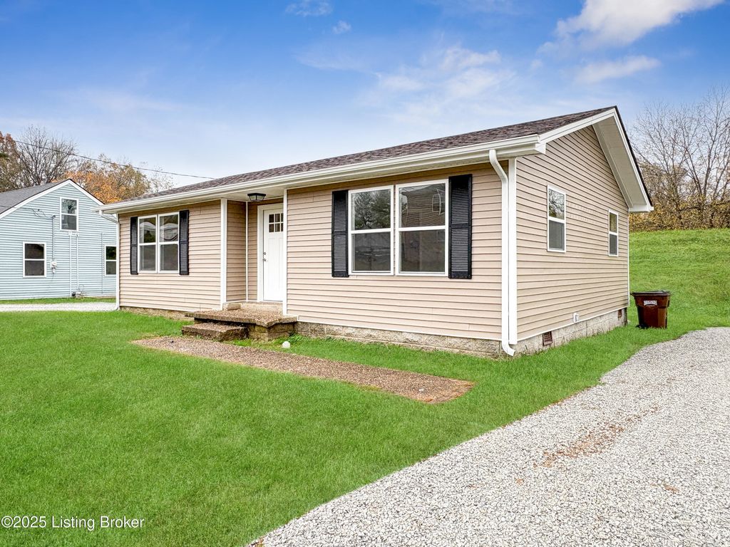 Photo of 108 Hardin Ct, Taylorsville, KY 40071 (MLS # 1713940)