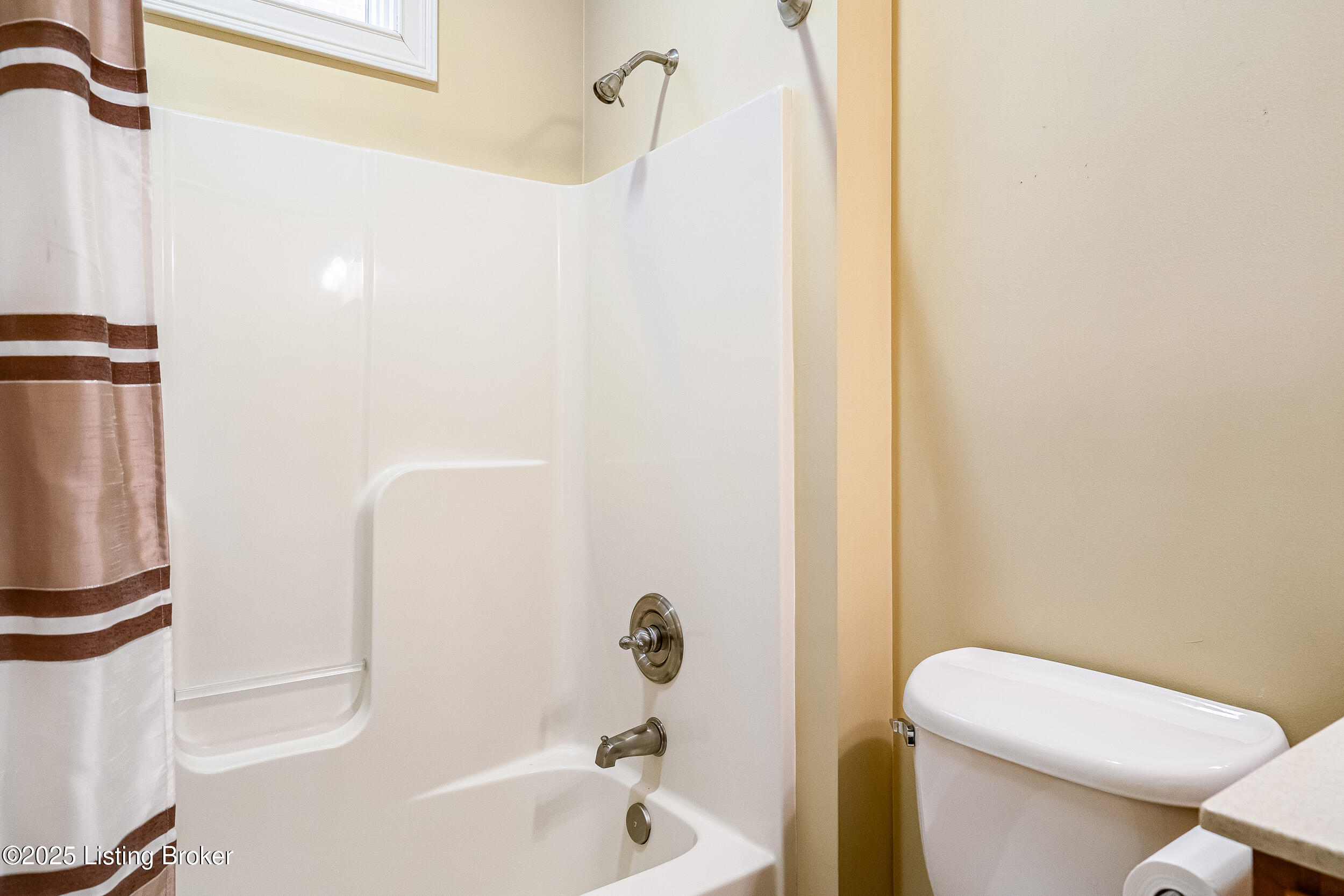 2427 Tradition Cir, Louisville, Kentucky image 33