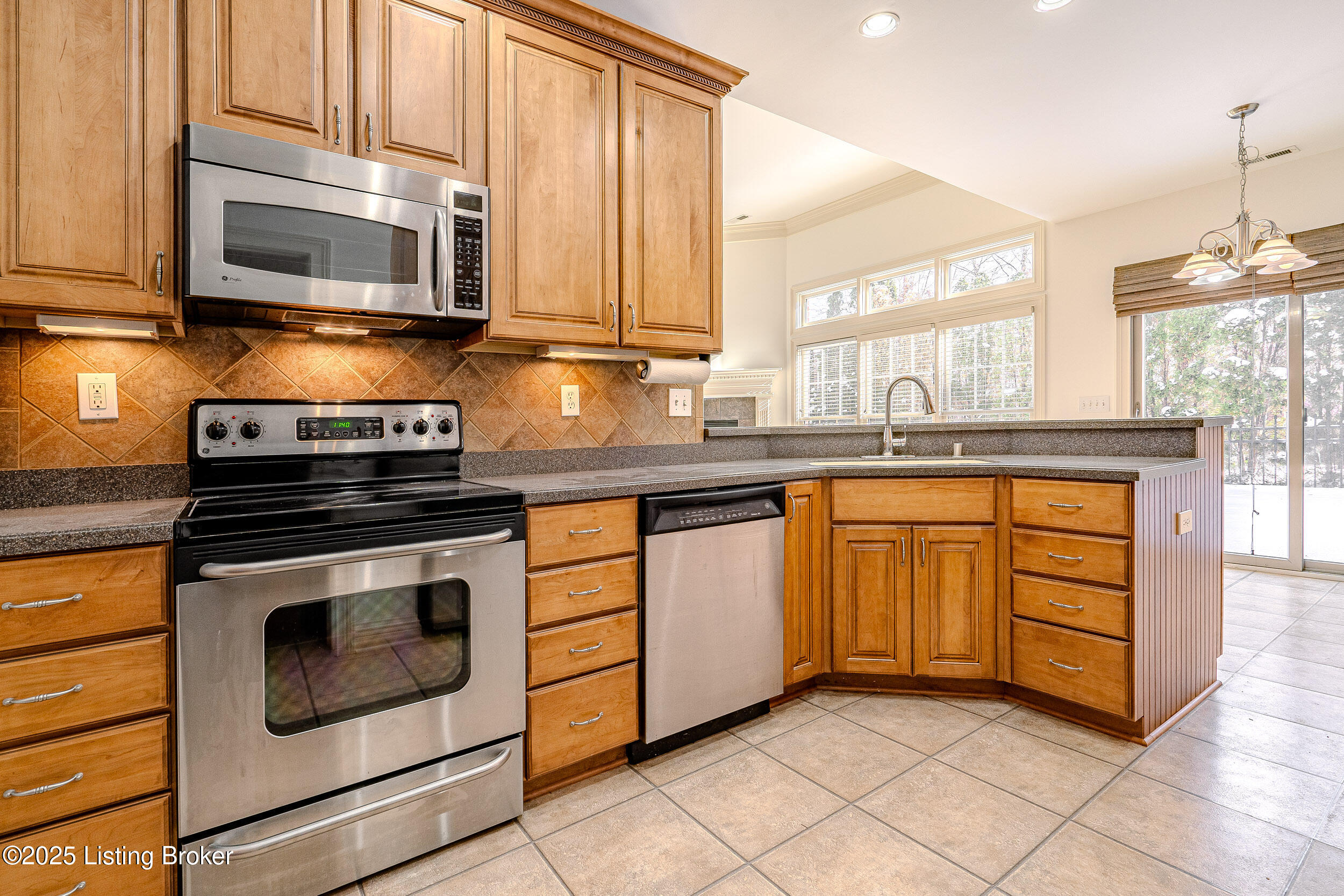 2427 Tradition Cir, Louisville, Kentucky image 13
