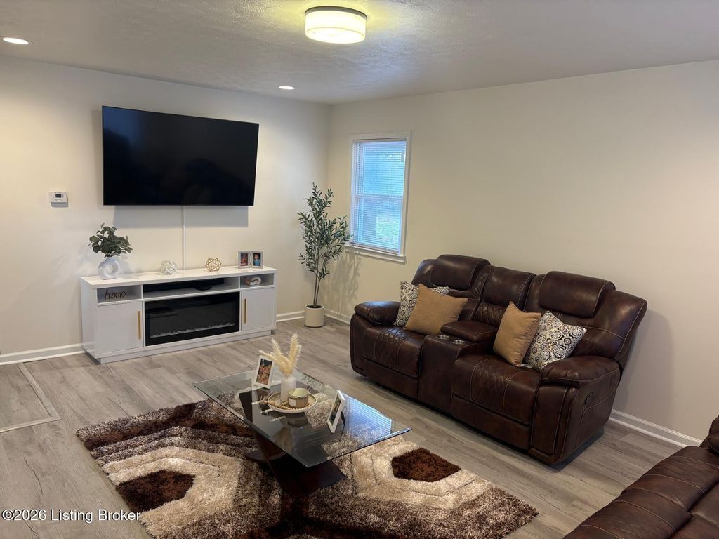 Photo of 216 S Russell Ave, Versailles, KY 40383 (MLS # 1706702)