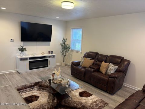 Photo of 216 S Russell Ave, Versailles, KY 40383 (MLS # 1706702)