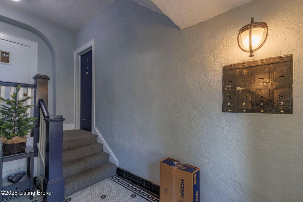 Photo of 2450 Glenmary Ave #APT 3, Louisville, KY 40204 (MLS # 1701182)