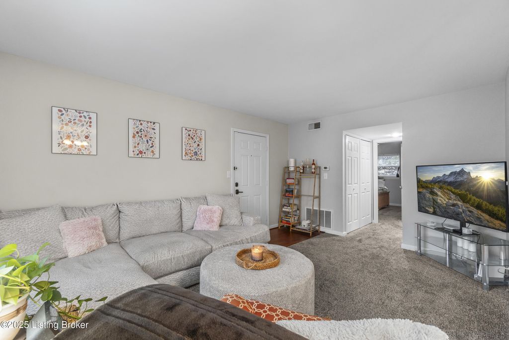 Photo of 122 Middletown Square, Louisville, KY 40243 (MLS # 1704652)