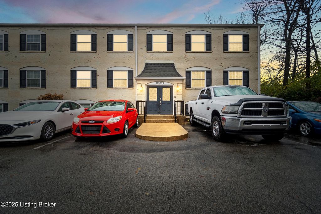 Photo of 122 Middletown Square, Louisville, KY 40243 (MLS # 1704652)