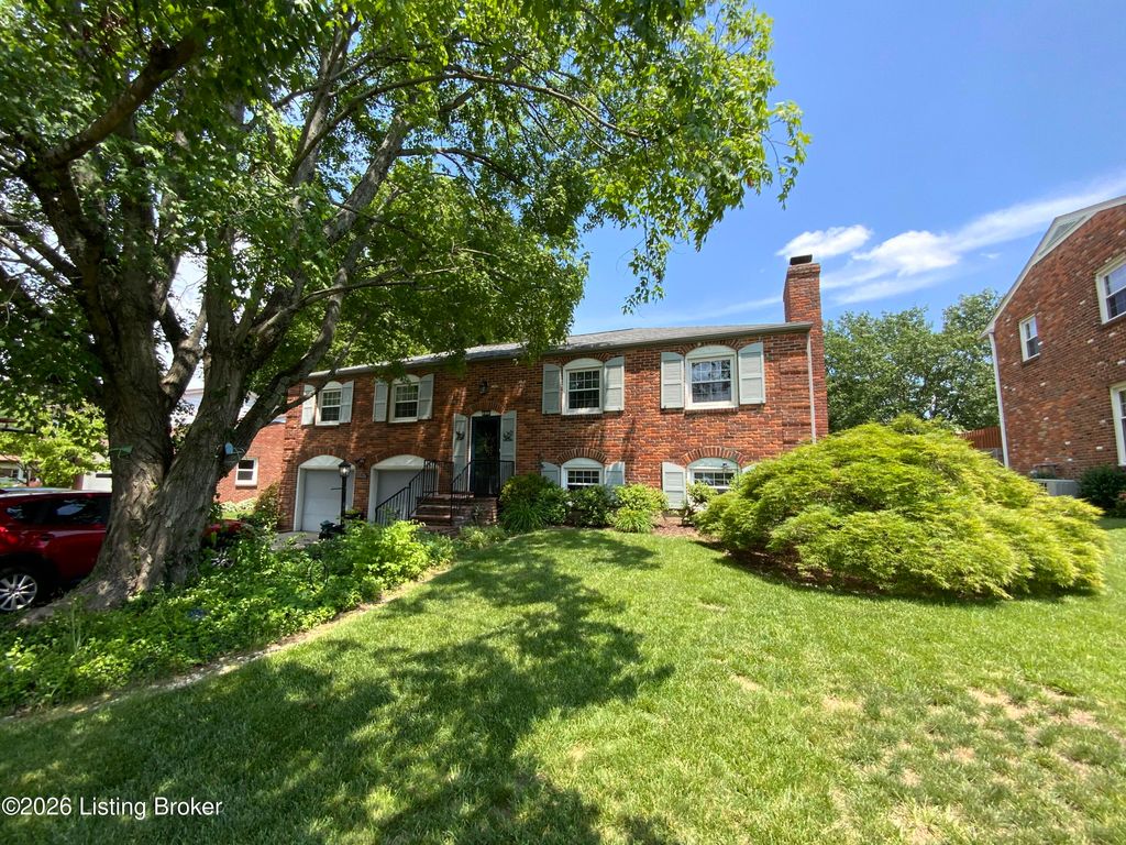Photo of 813 Vannah Ave, Louisville, KY 40223 (MLS # 1717804)