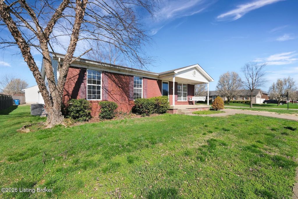 Photo of 8000 Kenhurst Dr, Louisville, KY 40258 (MLS # 1711329)