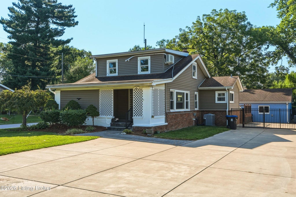 Photo of 2124 Winston Ave, Louisville, KY 40205 (MLS # 1732339)
