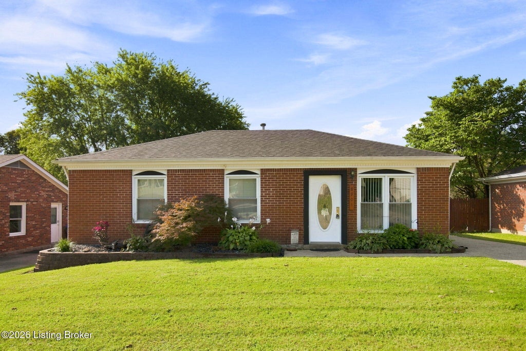 Photo of 8901 Lantana Dr, Louisville, KY 40229 (MLS # 1727703)