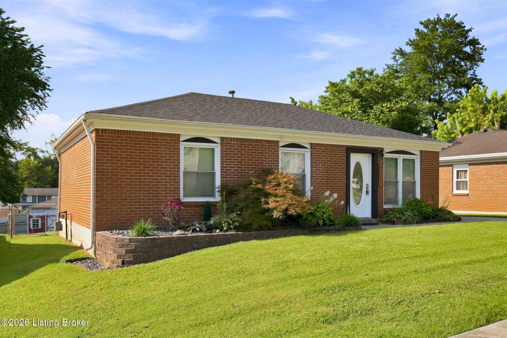 Photo of 8901 Lantana Dr, Louisville, KY 40229 (MLS # 1727703)