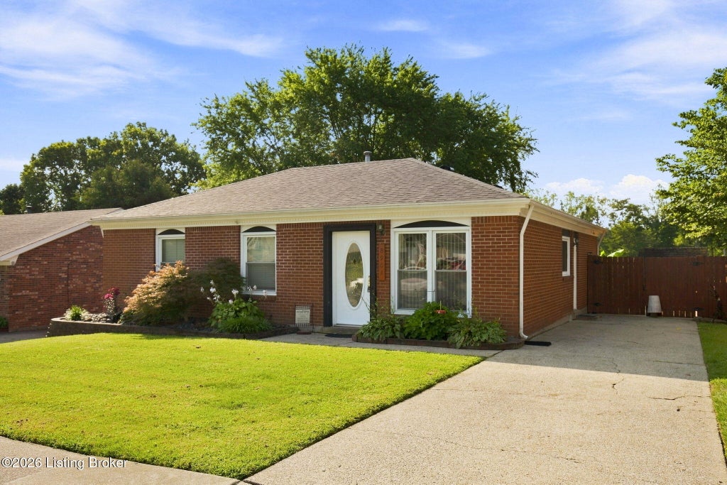 Photo of 8901 Lantana Dr, Louisville, KY 40229 (MLS # 1727703)