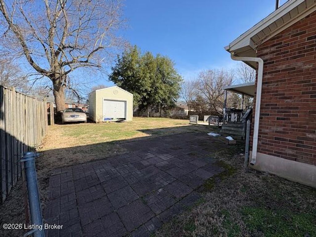 Photo of 8405 Glenmore Ln, Louisville, KY 40258 (MLS # 1709548)