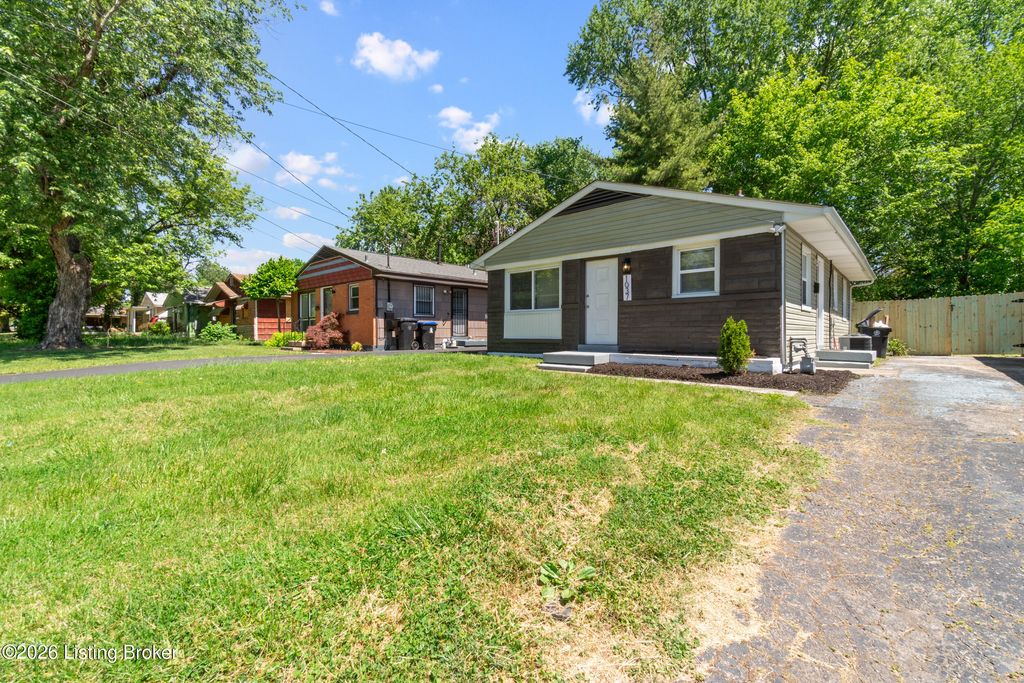 Photo of 1037 Kaiser Ct, Louisville, KY 40211 (MLS # 1715071)