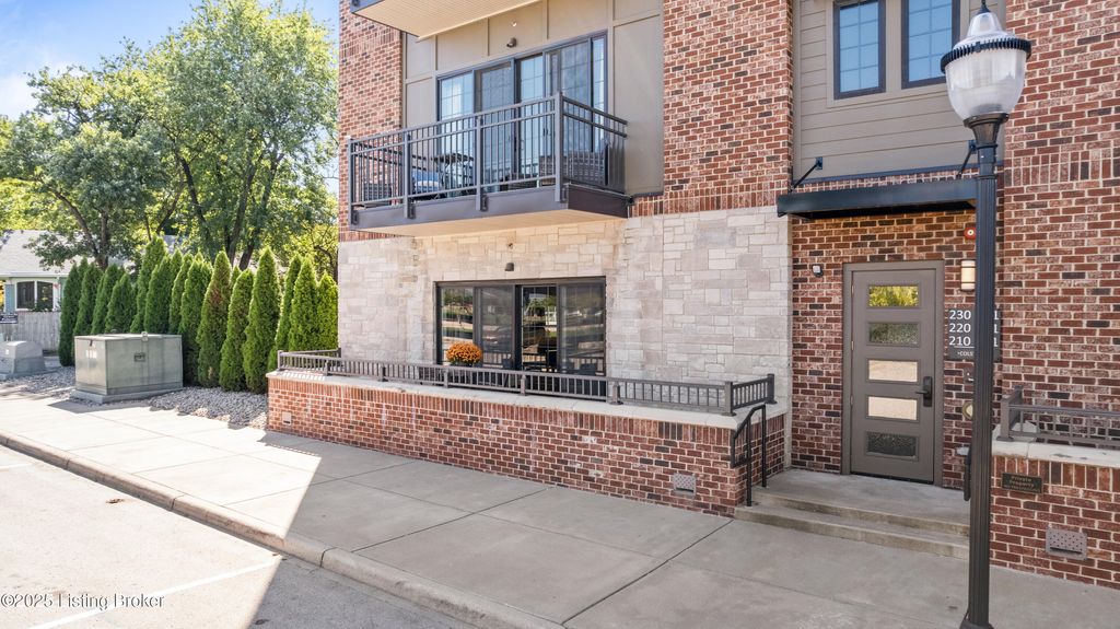 Photo of 210 Mulberry St, Jeffersonville, IN 47130 (MLS # 1700755)
