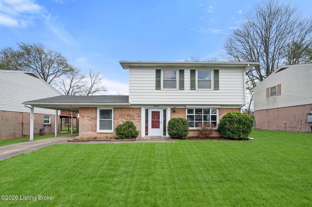 Photo of 1807 Blanca Ct, Louisville, KY 40223 (MLS # 1713288)