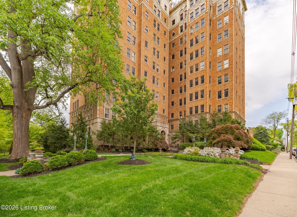 Photo of 2140 Bonnycastle Ave #APT 10B, Louisville, KY 40205 (MLS # 1713048)