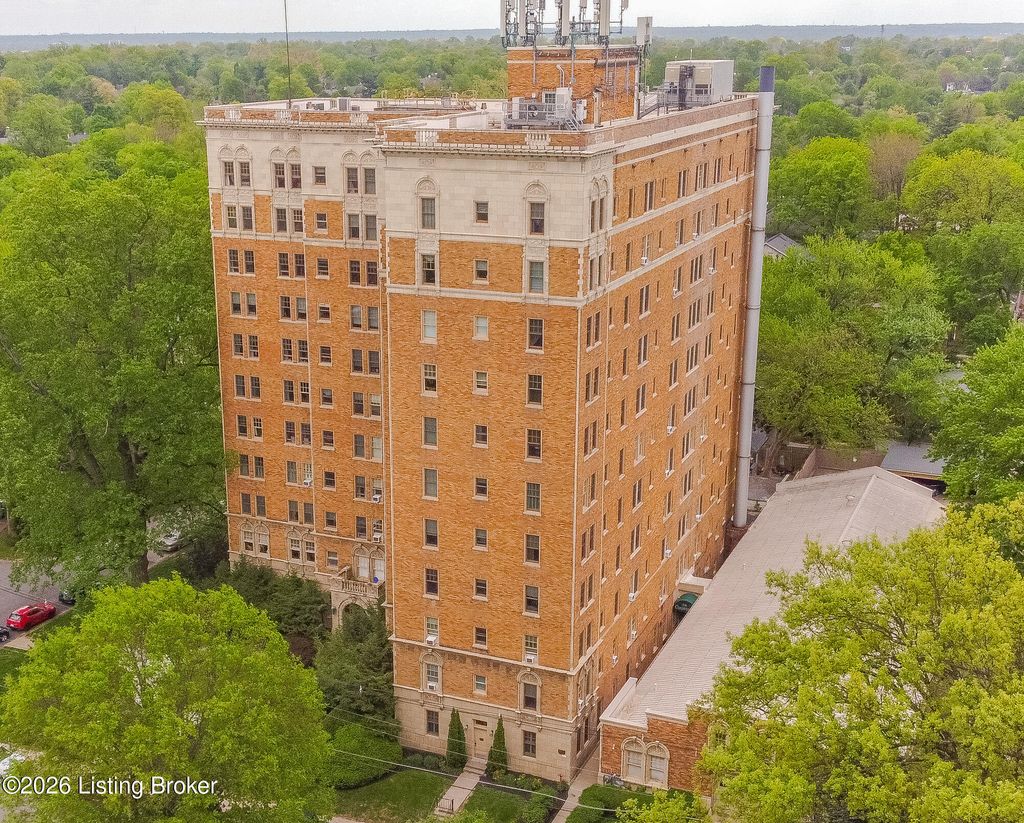 Photo of 2140 Bonnycastle Ave #APT 10B, Louisville, KY 40205 (MLS # 1713048)