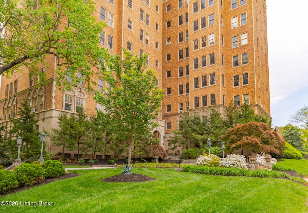 Photo of 2140 Bonnycastle Ave #APT 10B, Louisville, KY 40205 (MLS # 1713048)