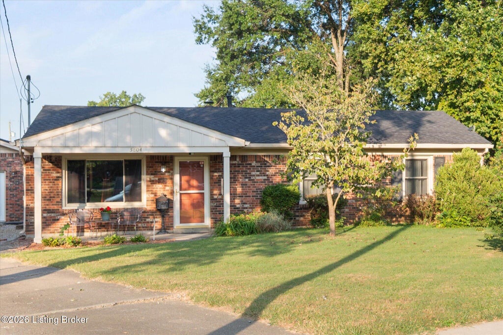 Photo of 5604 Leemont Ct, Louisville, KY 40272 (MLS # 1731677)