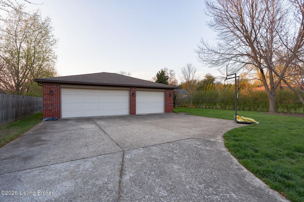 Photo of 4769 Shenandoah Dr, Louisville, KY 40241 (MLS # 1712960)