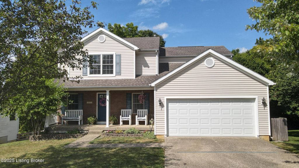 Photo of 2027 Cherrywood Dr, La Grange, KY 40031 (MLS # 1696232)