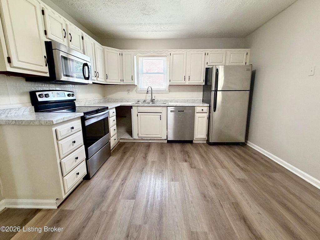 Photo of 6112 Corinth Way, Louisville, KY 40219 (MLS # 1716974)