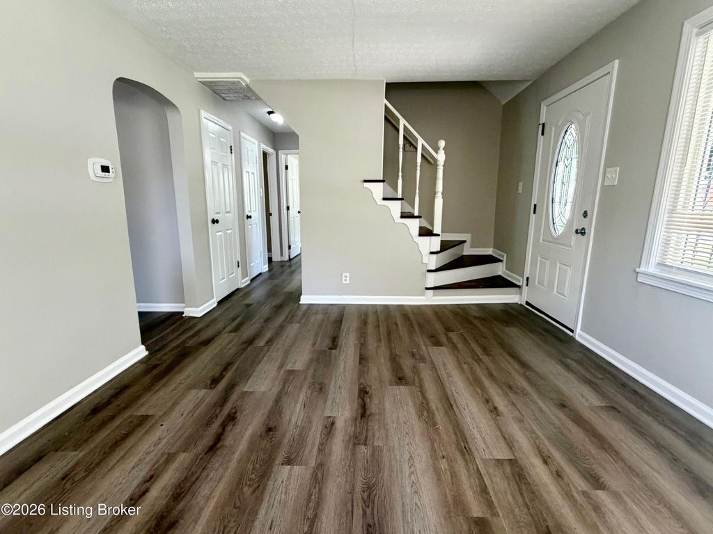 Photo of 6112 Corinth Way, Louisville, KY 40219 (MLS # 1716974)
