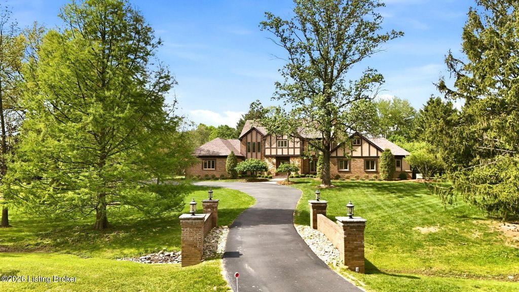 Photo of 12409 Lucas Ln, Anchorage, KY 40223 (MLS # 1715097)