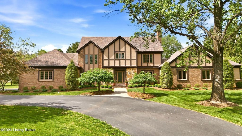 Photo of 12409 Lucas Ln, Anchorage, KY 40223 (MLS # 1715097)