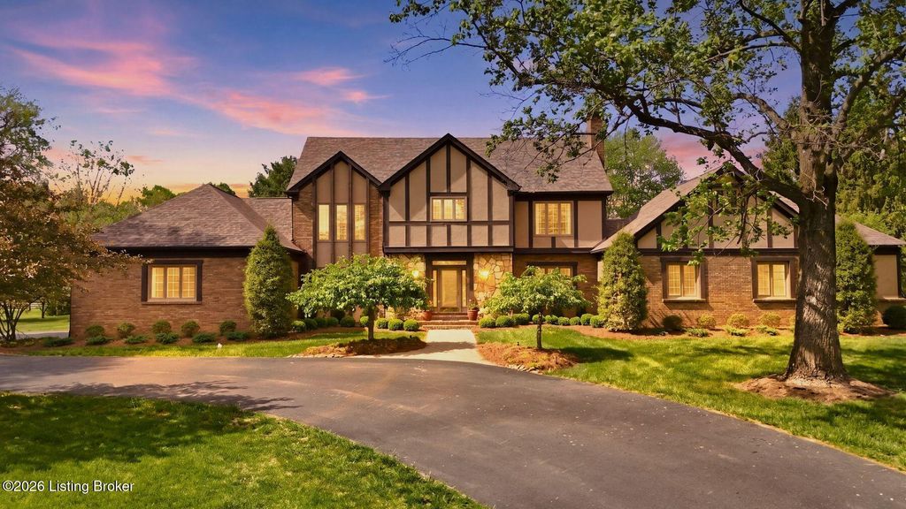 Photo of 12409 Lucas Ln, Anchorage, KY 40223 (MLS # 1715097)