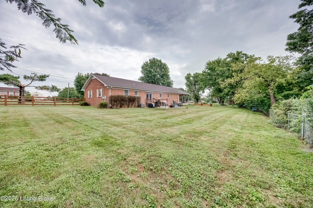 Photo of 104 Olde Towne Dr, Bardstown, KY 40004 (MLS # 1728767)