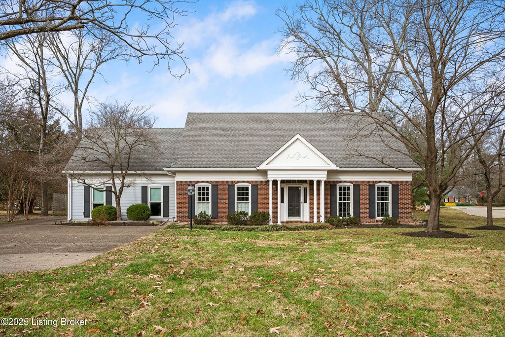 Photo of 4005 Brownsboro Rd, Louisville, KY 40207 (MLS # 1707376)