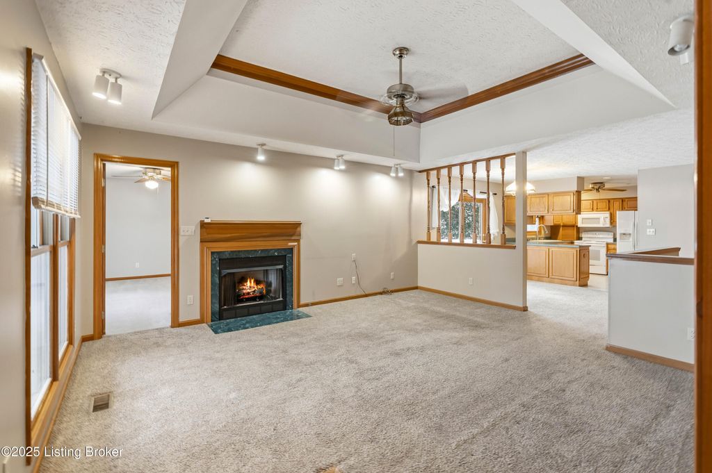 Photo of 529 Honeysuckle Rd, Shelbyville, KY 40065 (MLS # 1705001)