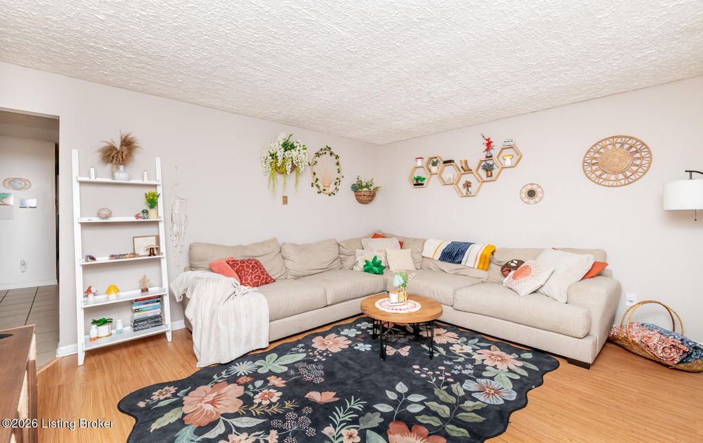 Photo of 4114 Narcissus Dr, Louisville, KY 40219 (MLS # 1712651)