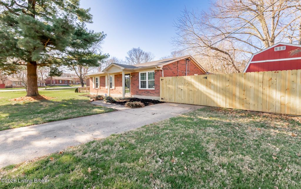 Photo of 4114 Narcissus Dr, Louisville, KY 40219 (MLS # 1712651)