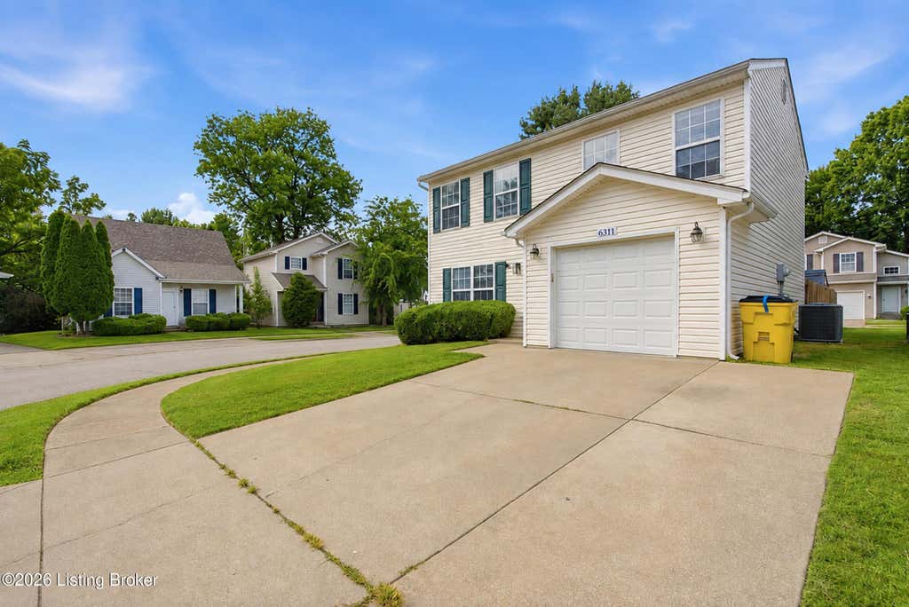 Photo of 6311 Cottage Field Cir, Louisville, KY 40218 (MLS # 1725085)