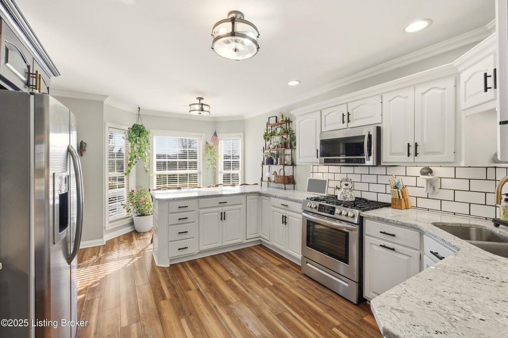 Photo of 328 Stoneyridge Wynde, Shepherdsville, KY 40165 (MLS # 1703604)