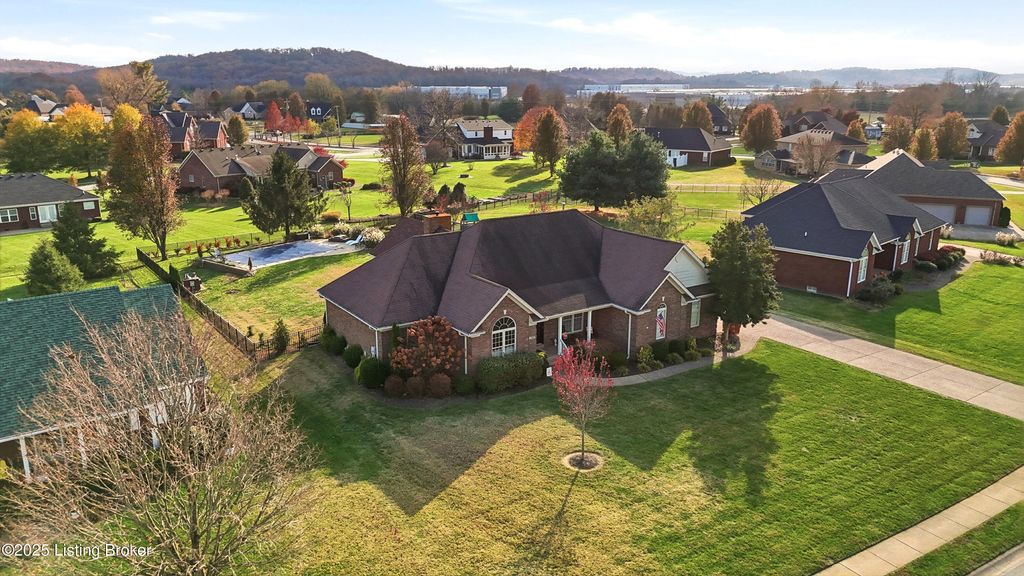 Photo of 328 Stoneyridge Wynde, Shepherdsville, KY 40165 (MLS # 1703604)
