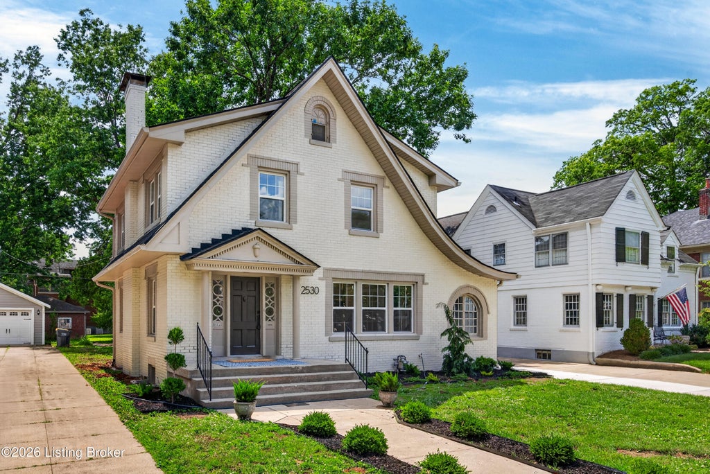 Photo of 2530 Broadmeade Rd, Louisville, KY 40205 (MLS # 1720740)