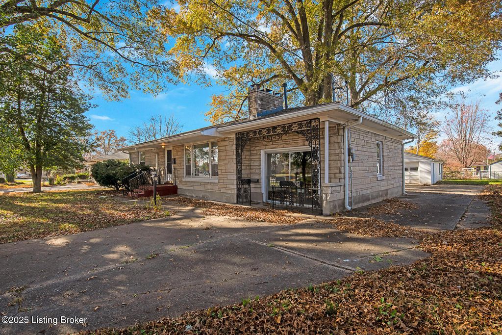 Photo of 4930 Fielding Way, Louisville, KY 40216 (MLS # 1706073)