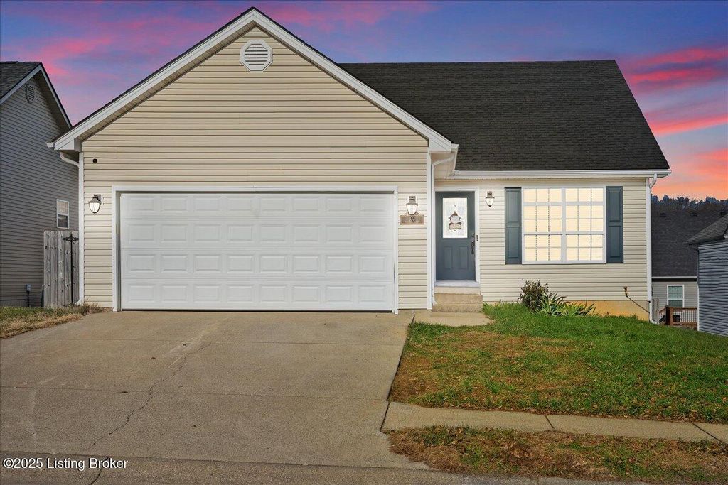 Photo of 103 Holiday Ct, Elizabethtown, KY 42701 (MLS # 1705125)
